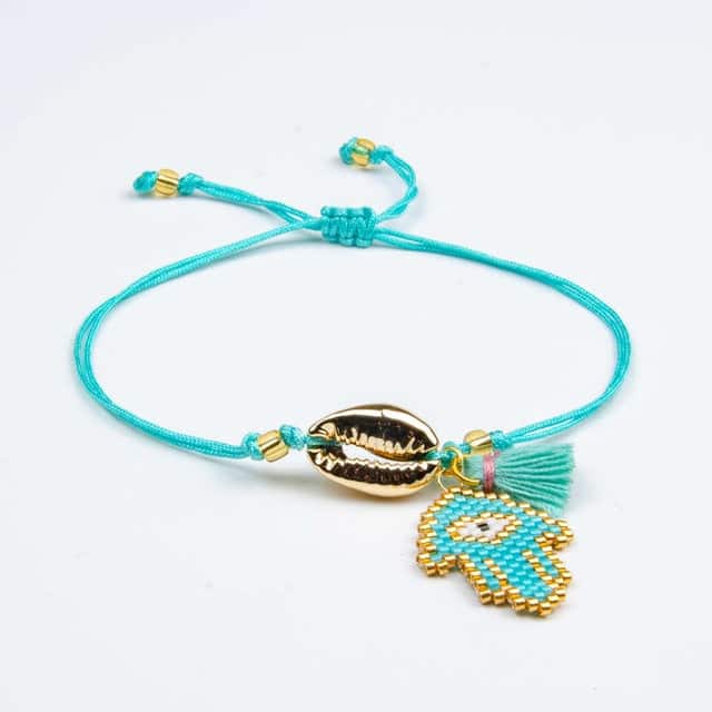 Snäckarmband Turkos Hand Av Fatima Kauri Guld
