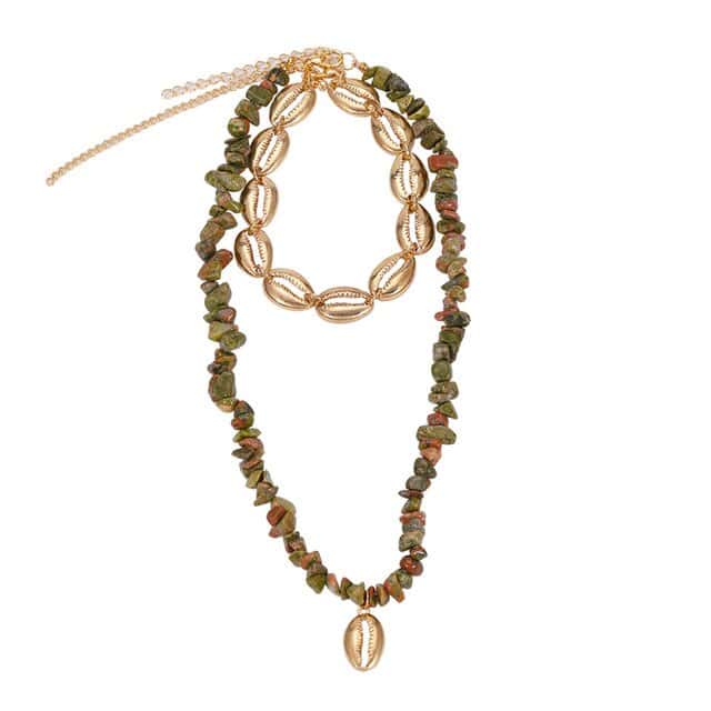Snäckhalsband Gyllene Kauris Och Gröna Pärlor